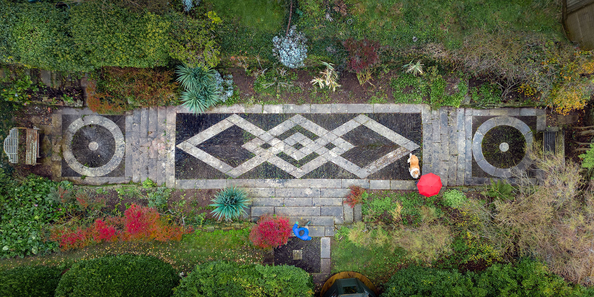 Bird's-eye view of the interlocking diamond black and white paving in the sunken garden.