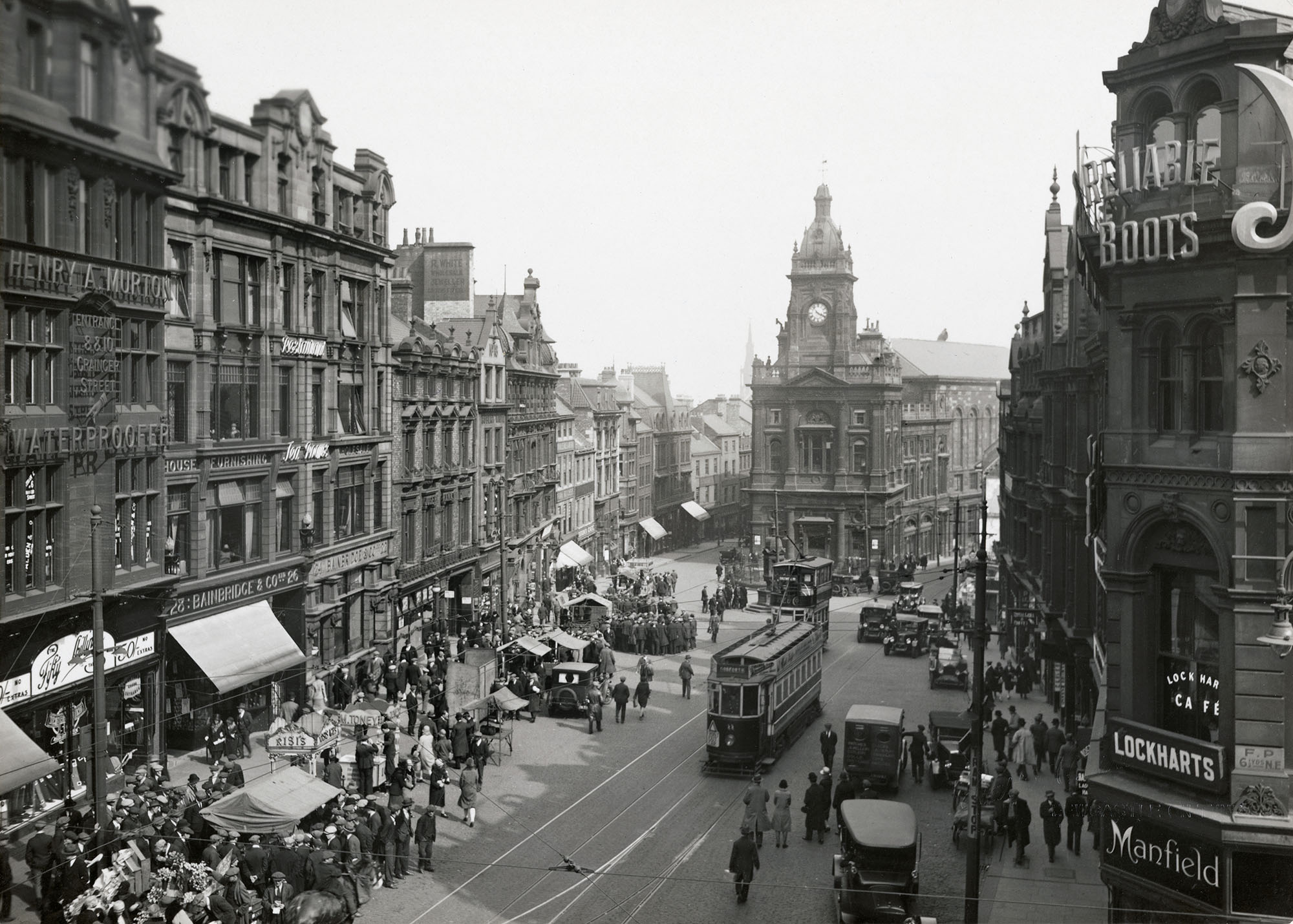 Black and white photo of a busy street scene 1925-1930.