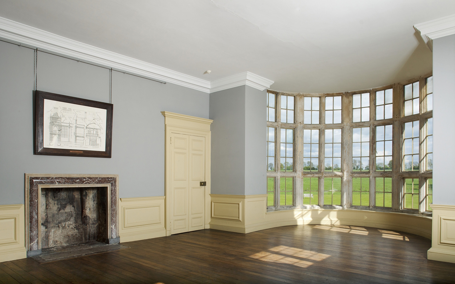 Image of Kirby Hall, interior of SW block bedchamber