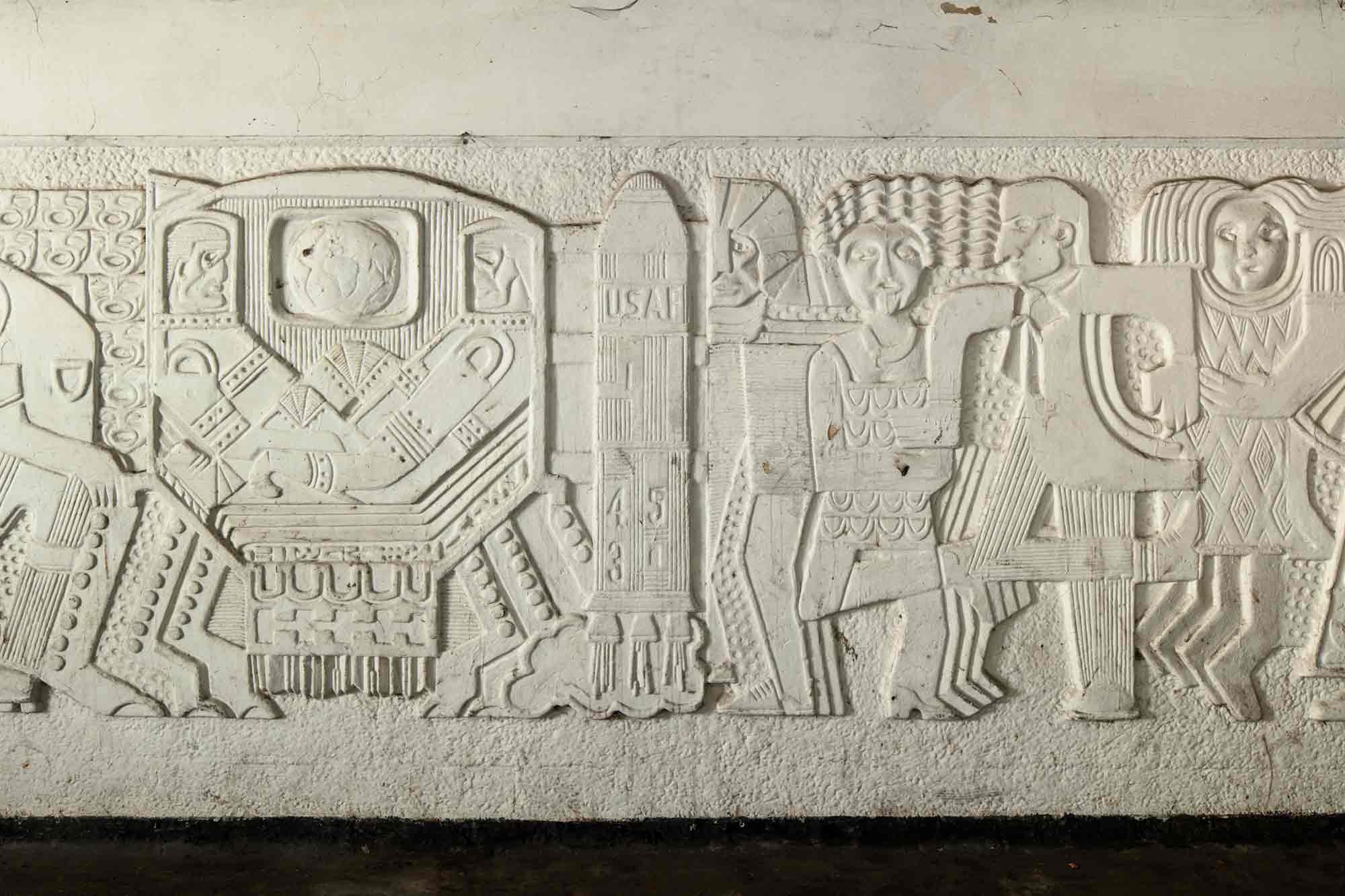 Mural in concrete depicting scenes of contemporary life