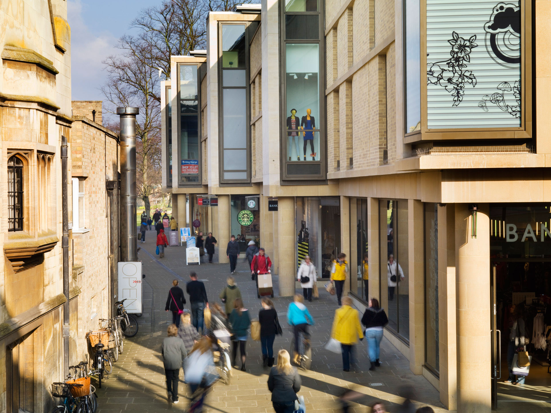General view of reopened pedestrian street.