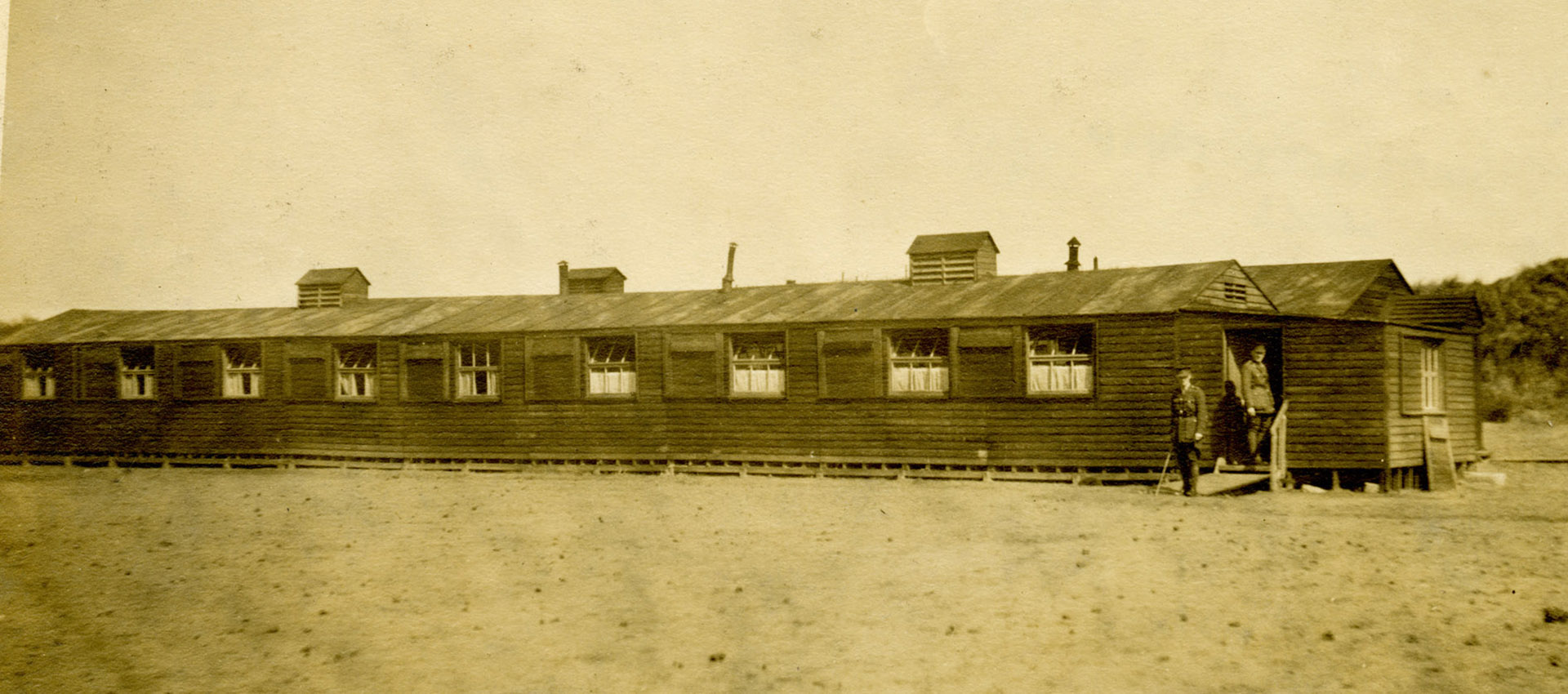 Southfleet, Lincolnshire, a long timber officers’ mess hut, to accommodate the new armies the Royal Engineers designed standardised huts.