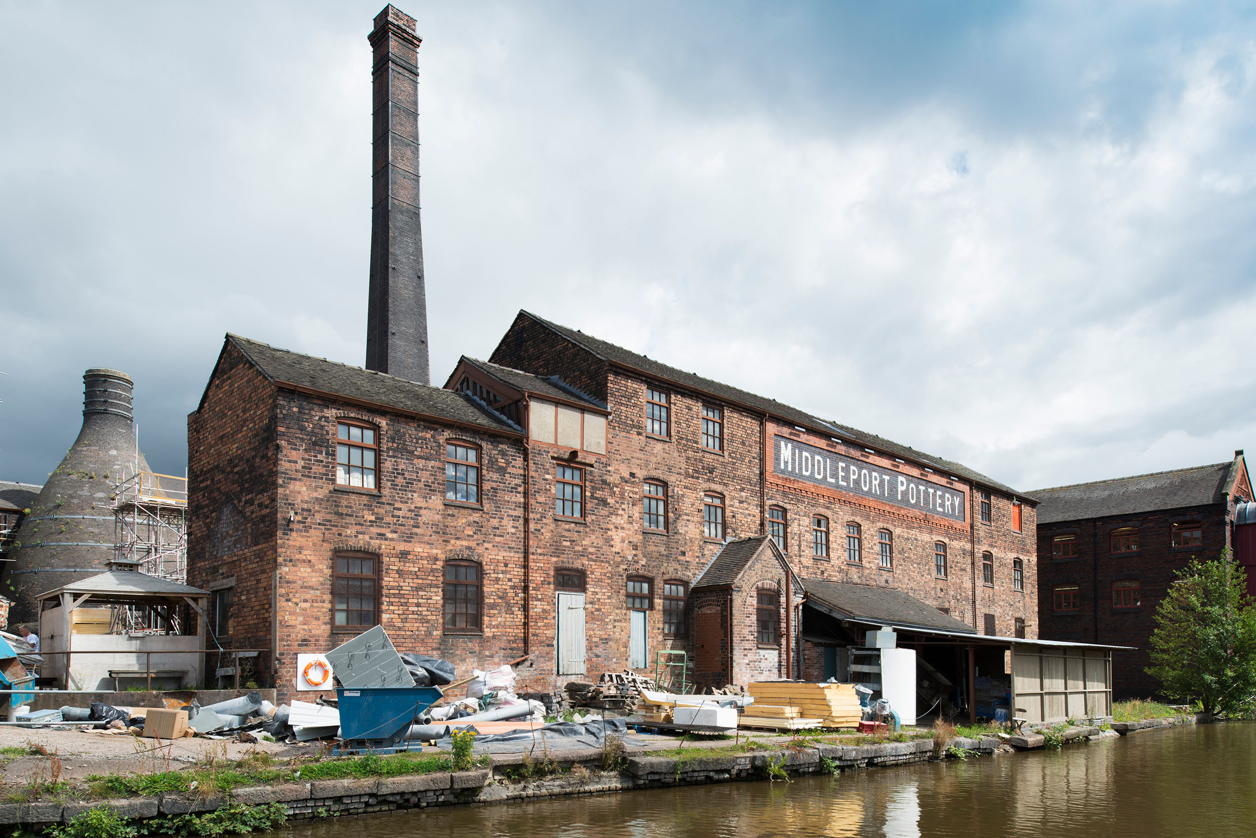 Image of Middleport Pottery in Burslem, Stoke-on-Trent. The town of Stoke-on-Trent itself is affectionately known as The Potteries and officially recognised as the World Capital of Ceramics. Burslem is called the “Mother Town” of The Potteries and Middleport Pottery, in the heart of Burslem, has made its famous Burleigh pottery since 1889.