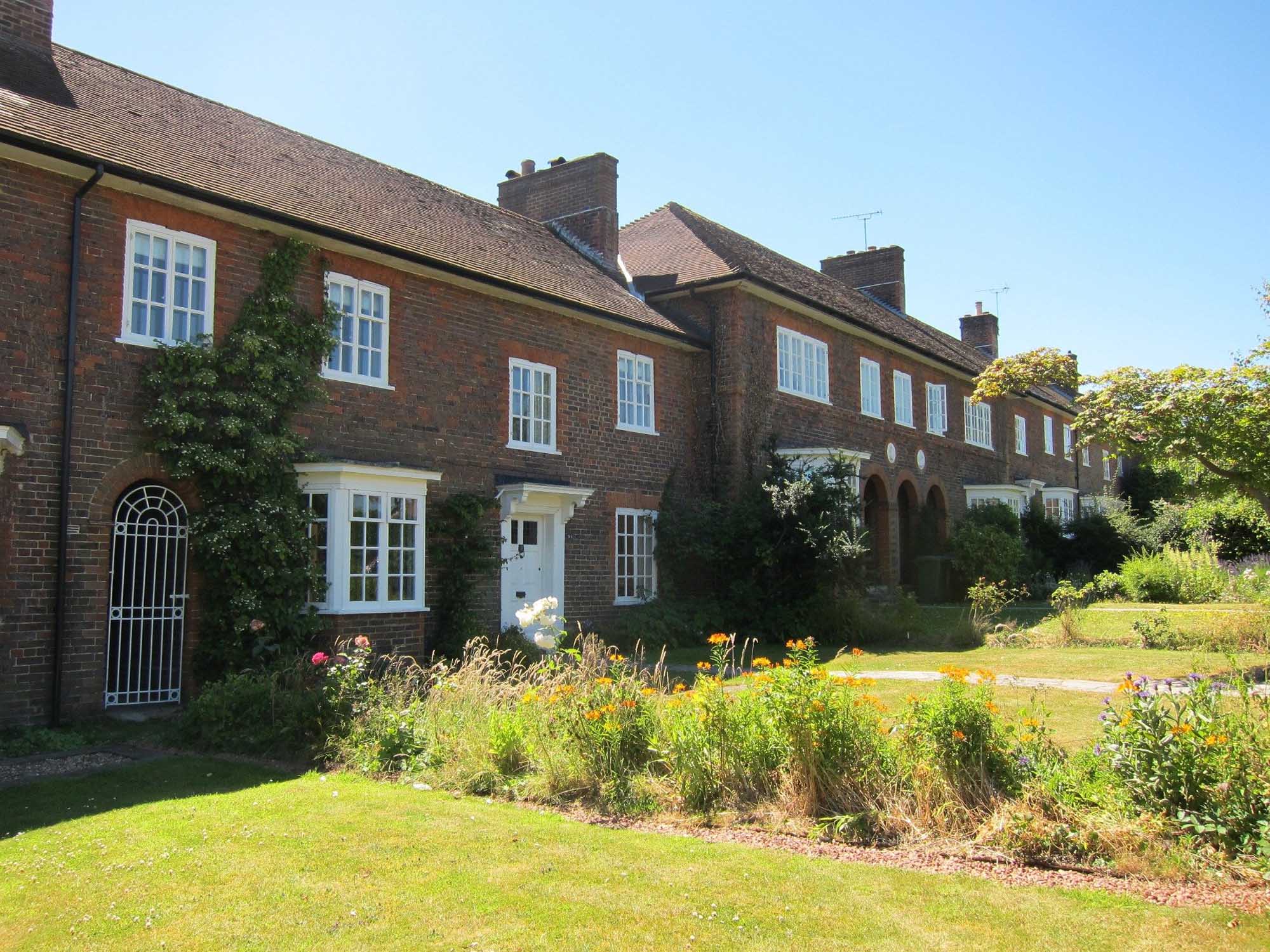 View of subruban houses Highfield Lane, Southampton