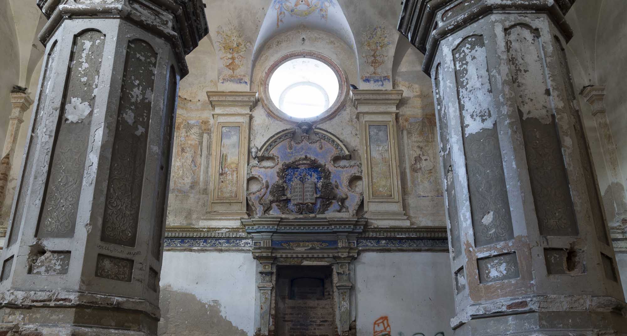 Decaying Baroque interior of Great Synagogue of Slonim, Belarus