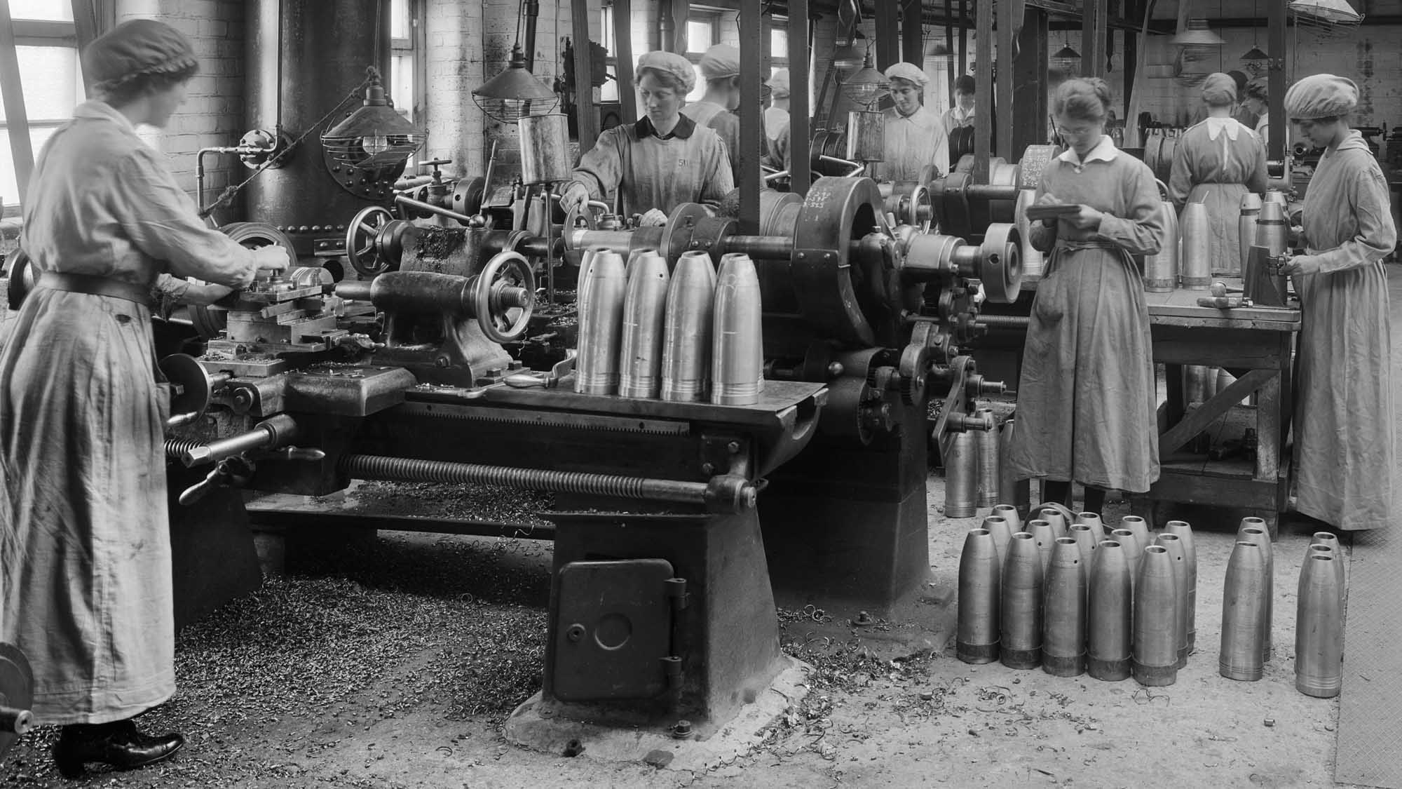 Women working at Cunard shell works.